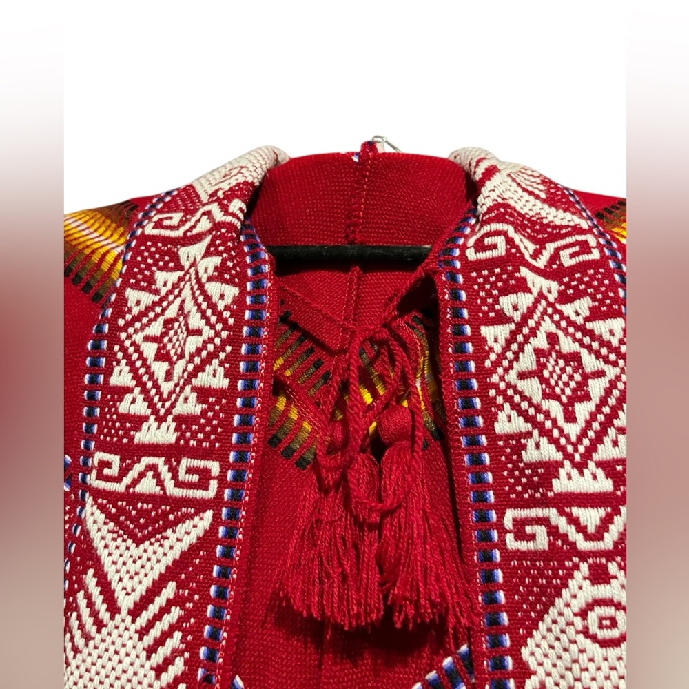 Vintage Andean Artisan tejidos v-neck geometric fringed poncho - Picture 6 of 12